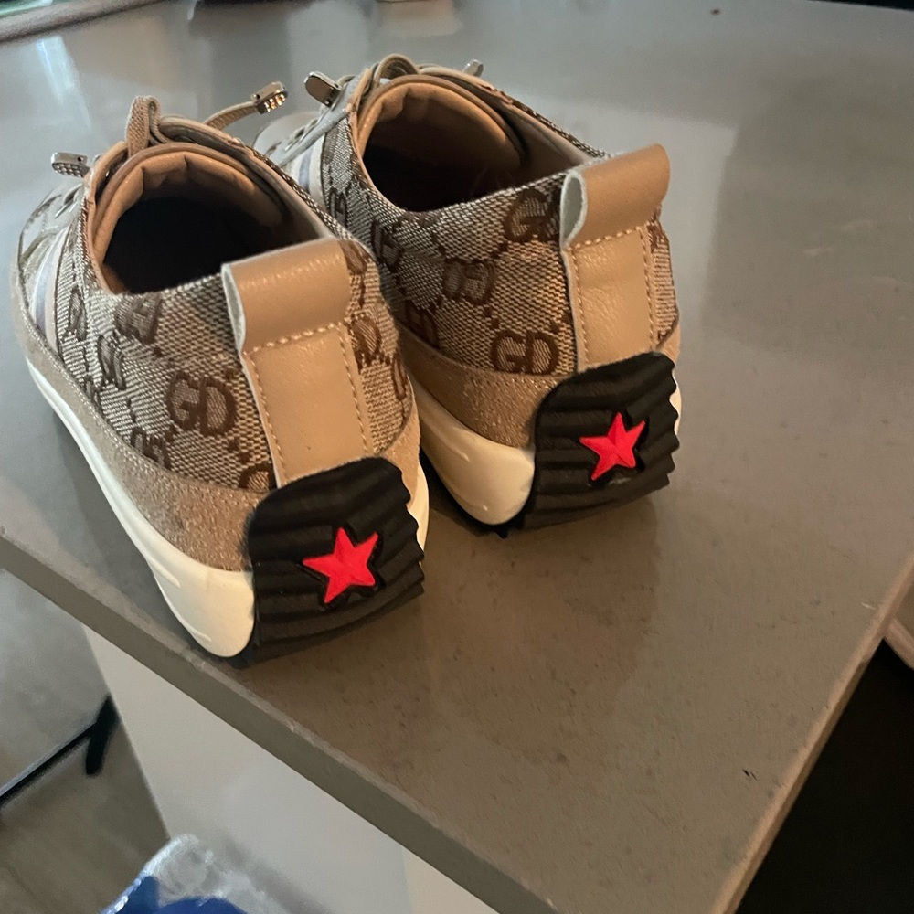 Women’s casual shoes